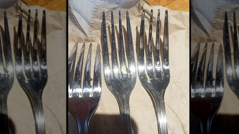 Dirty forks at Applebee's restaurant