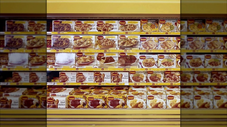 A grocery store shelf full of Banquet frozen meals