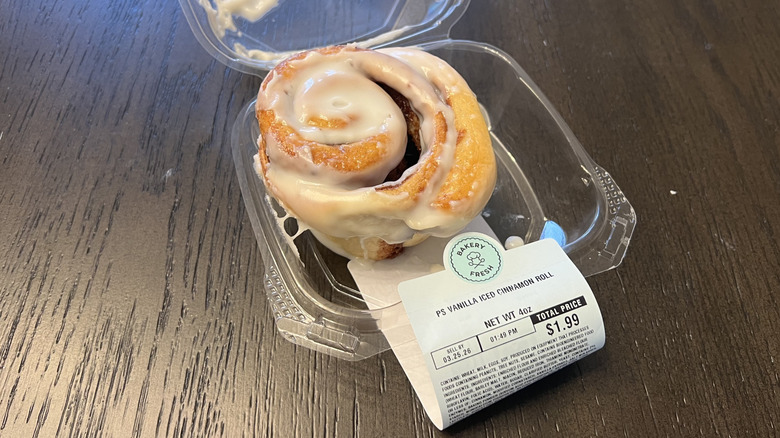 Kroger Bakery Fresh vanilla-iced cinnamon roll in plastic container