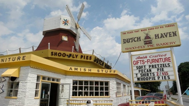 View of the windmill atop the Dutch Haven Shoo-Fly Pie Bakery