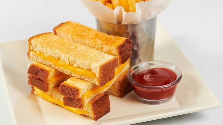 Grilled cheese sandwich for kids with fries