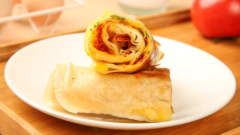 Egg wrap filled with ham and vegetables
