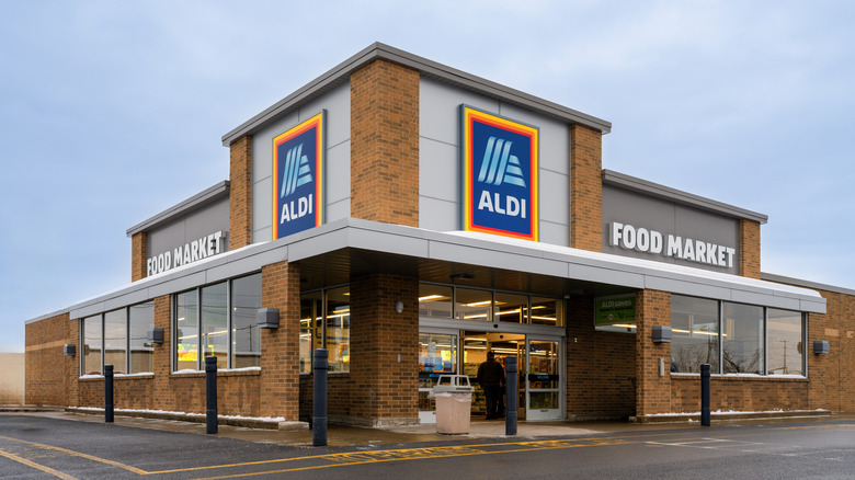 Aldi grocery store with parking lot