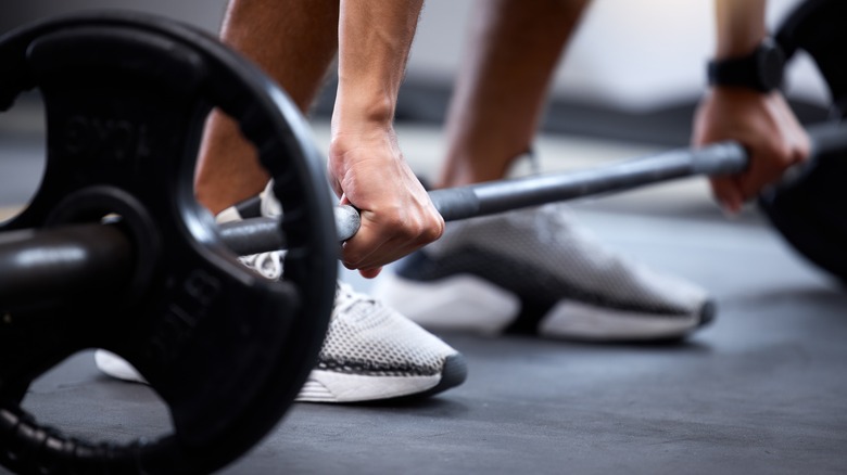 man lifting barbell