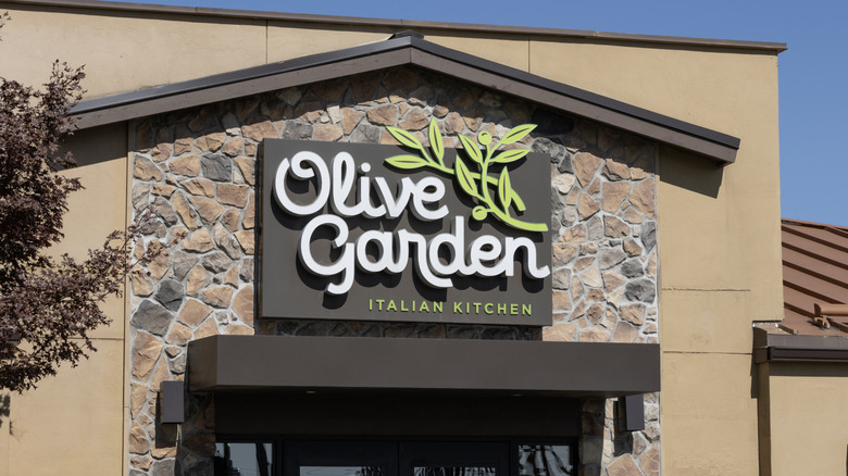 Exterior shot of Olive Garden Italian Kitchen
