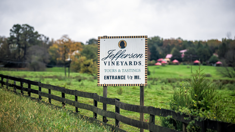 Sign for Jefferson Vineyards tours and tastings