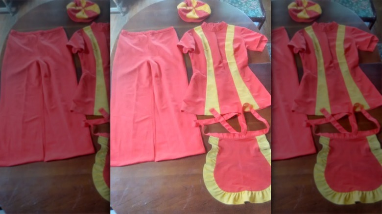 A Burger King's employee singing in a jingle