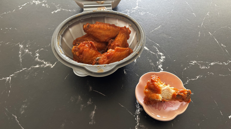 Pizza Hut Buffalo burnin' hot wings