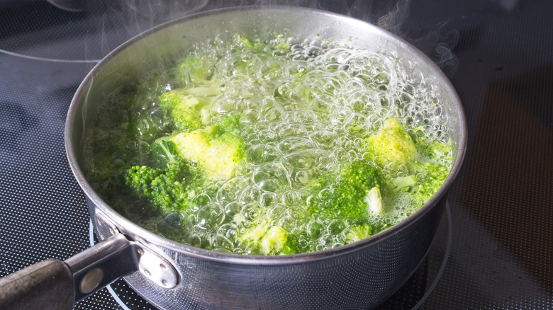 Broccoli boiling in pan