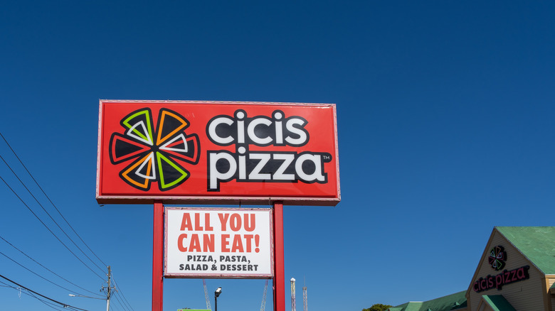 Cicis Pizza sign