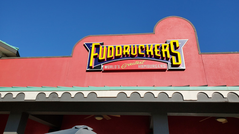 Fuddruckers sign on pink building