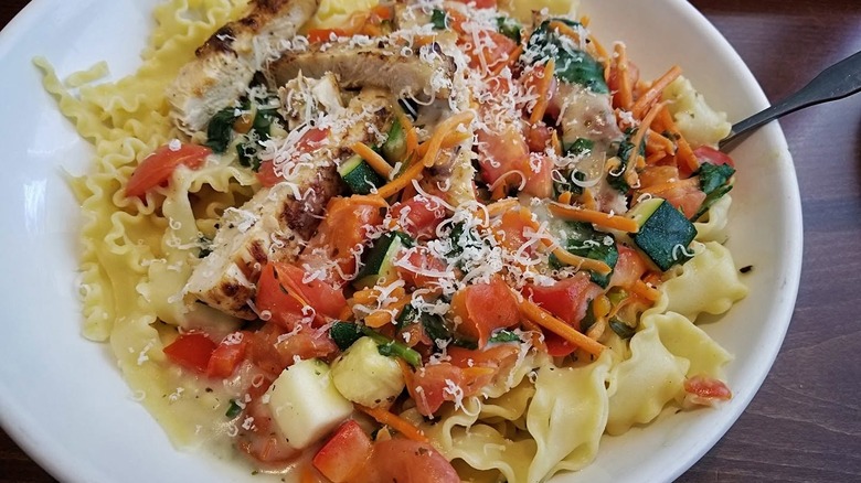Chicken giardino from Olive Garden in white bowl