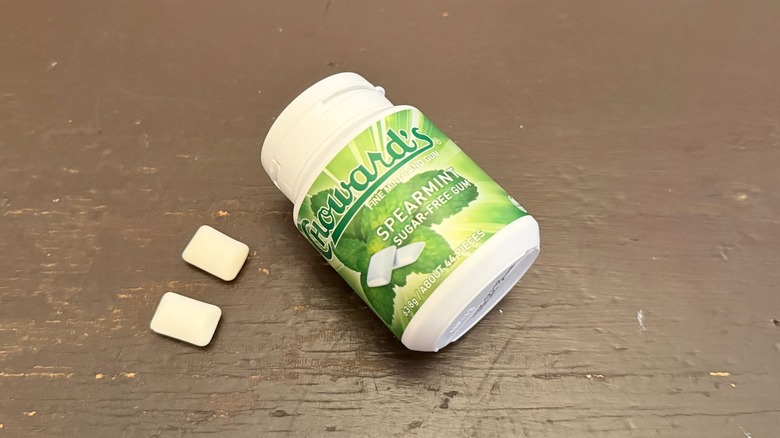 Choward's spearmint sugar-free gum on a table