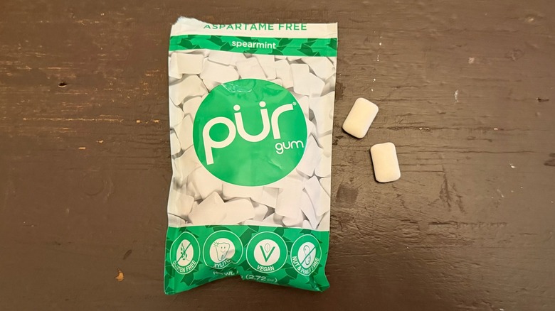 Two pieces of Pur sugar-free spearmint gum