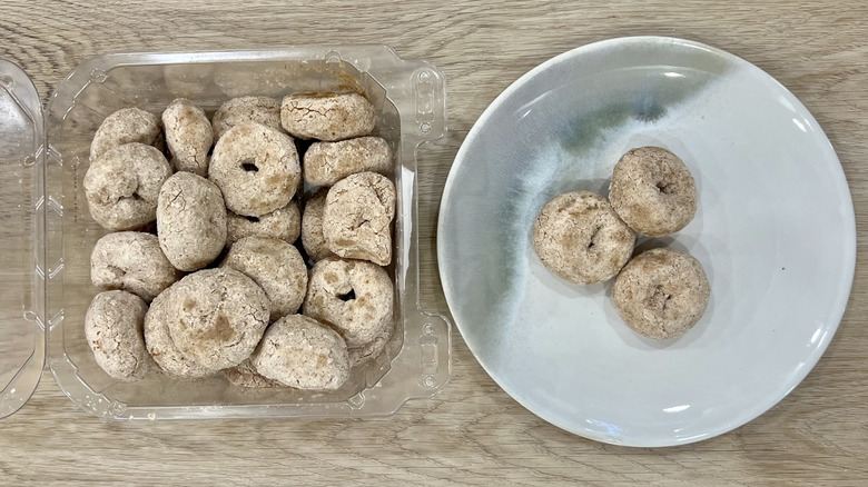 Walmart Freshness Guaranteed Powdered Cinnamon Sugar Mini Donuts on plate.
