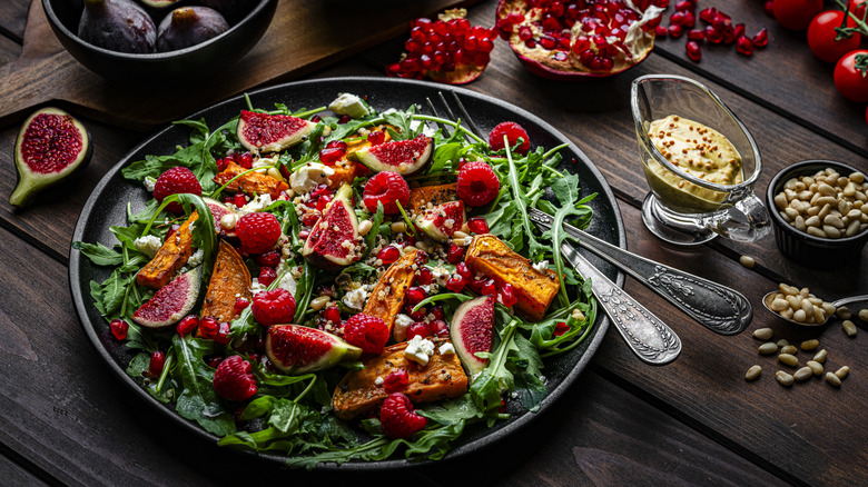 arugula salad with fruit