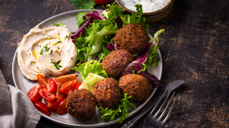 falafel hummus plate