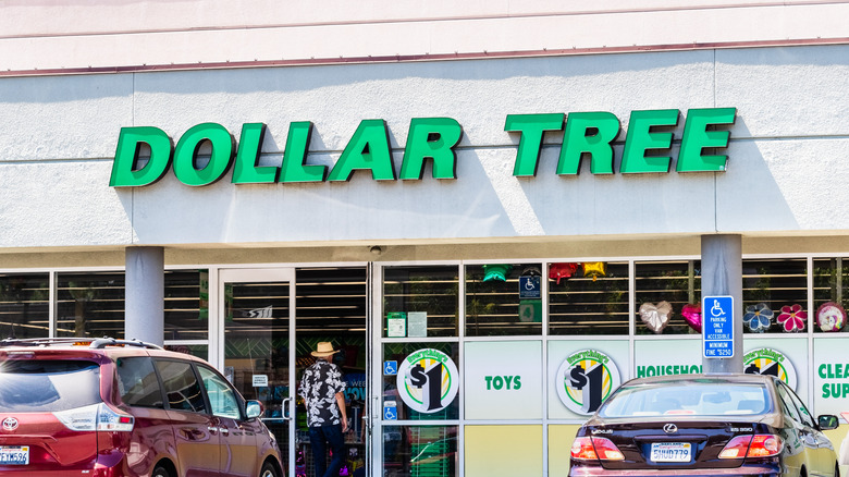 Dollar Tree store entrance