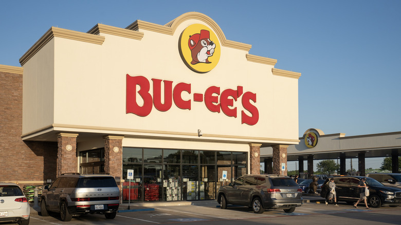 A round sign with the Buc-ee's logo against a sunset