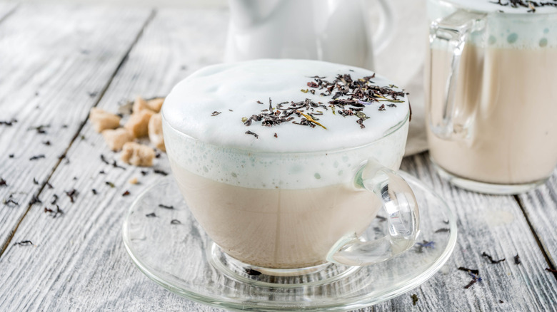 London Fog in clear mug on gray wooden table