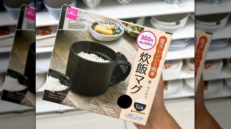 Hand holding a box for the rice cooking mug