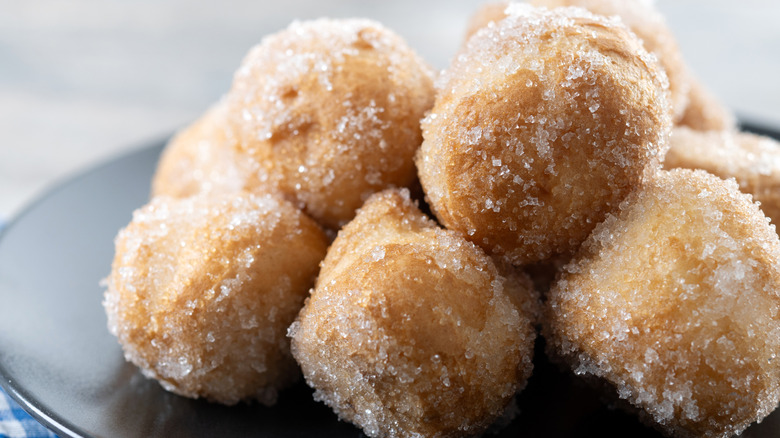Buñuelos de viento fritters piled on plate