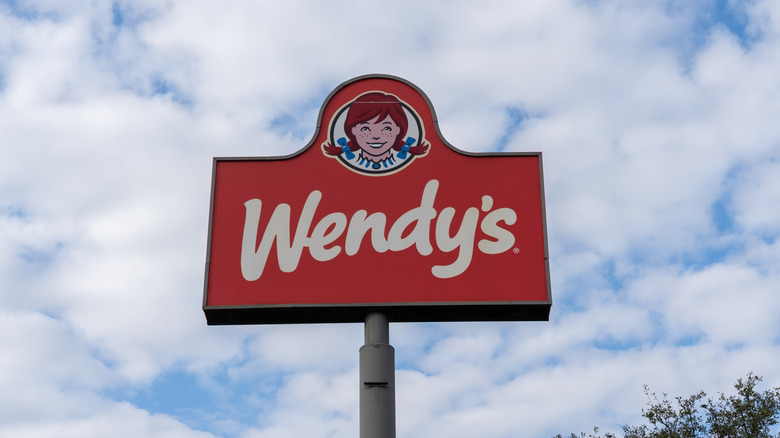 Wendy's sign against cloudy blue background