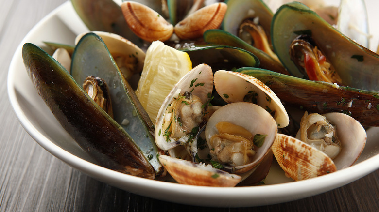 bowl of assorted cooked shellfish