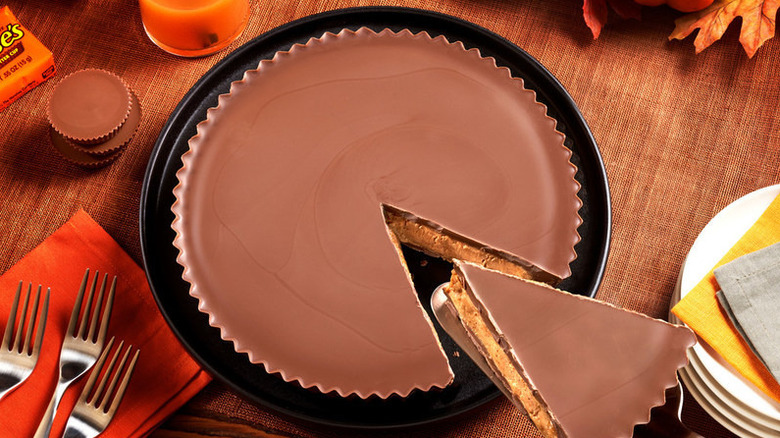 Product image of the Reese's Thanksgiving Pie