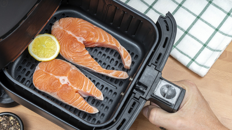 Salmon fillets with lemon slice in air fryer