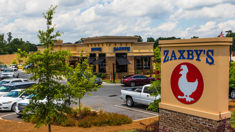Zaxby's restaurant sign and parking lot