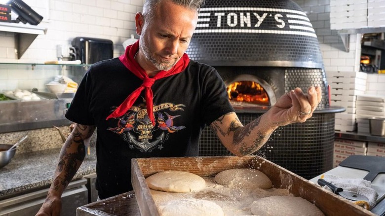 Tony Gemignani spinning pizza dough