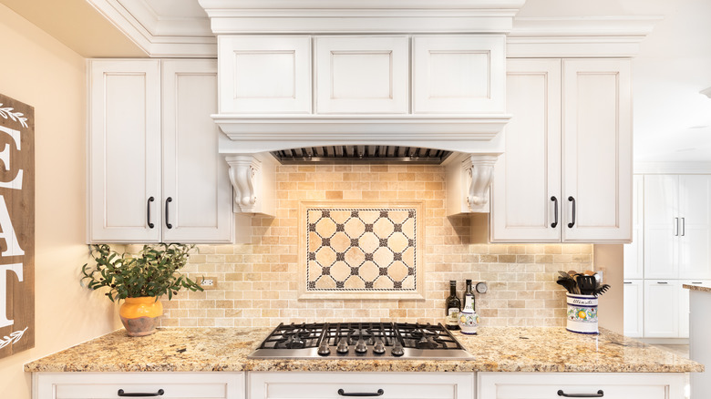 kitchen cabinets with crown molding