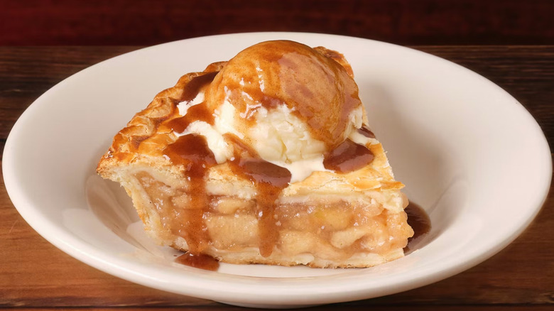 Texas Roadhouse Granny's Apple Classic pie with ice cream.