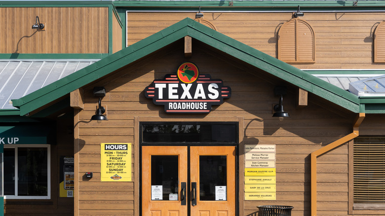 Texas Roadhouse restaurant from the front