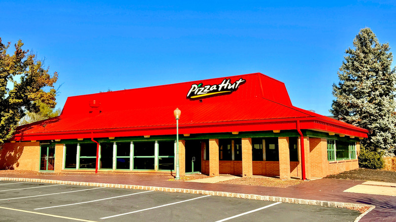 Exterior of Pizza Hut Classic location