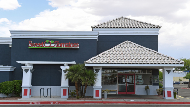 Exterior of a Sweet Tomatoes restaurant
