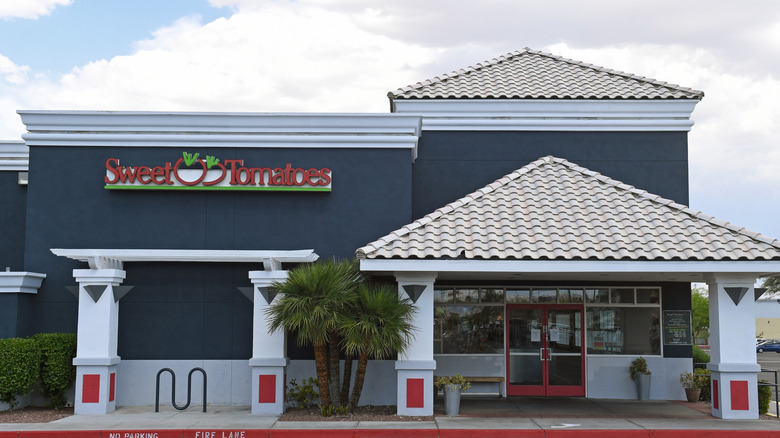 Exterior of a Sweet Tomatoes restaurant.
