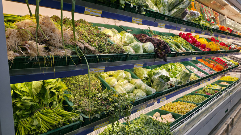 Grocery store produce display