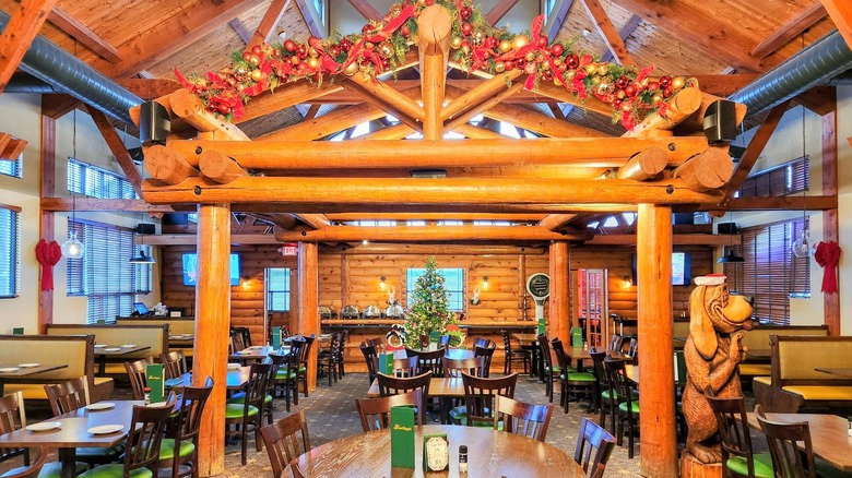 The Ground Round interior.