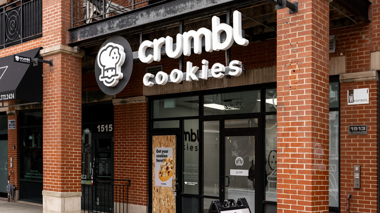Crumbl cookies storefront