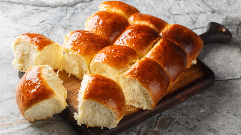 Baked Hawaiian rolls