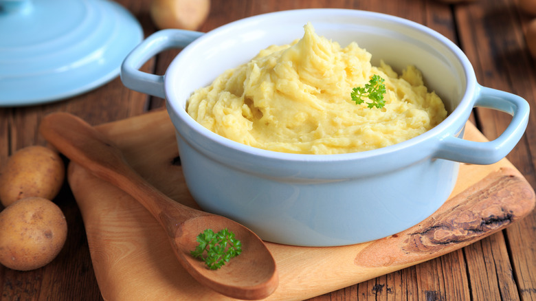 Mashed potatoes in pot