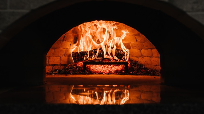 Flaming pizza oven