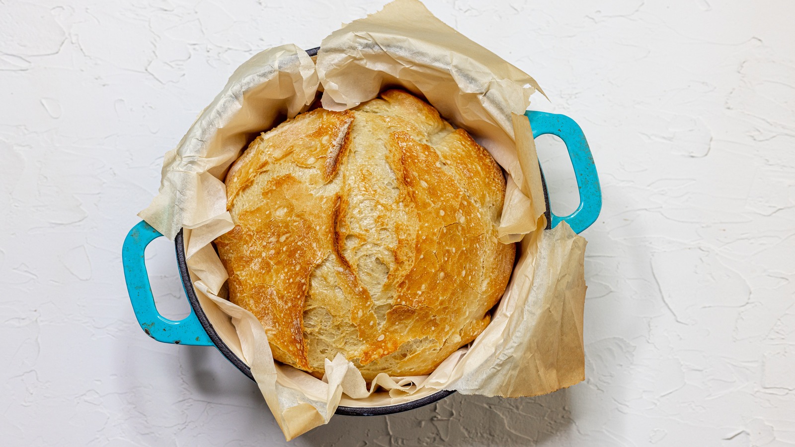 https://www.tastingtable.com/img/gallery/a-potential-downside-to-using-a-dutch-oven-for-baking-bread/l-intro-1673992897.jpg