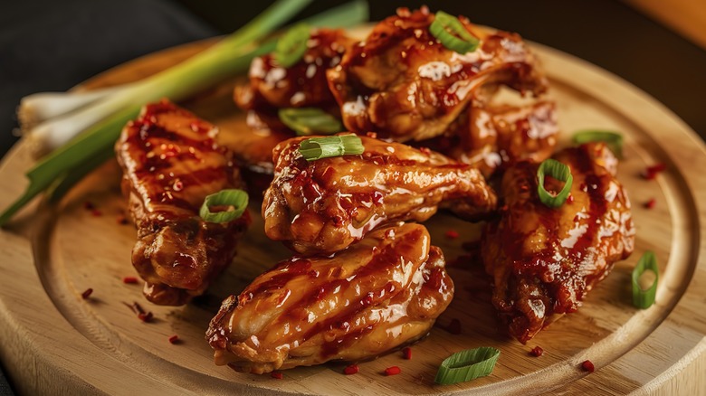 Saucy chicken wings and chives