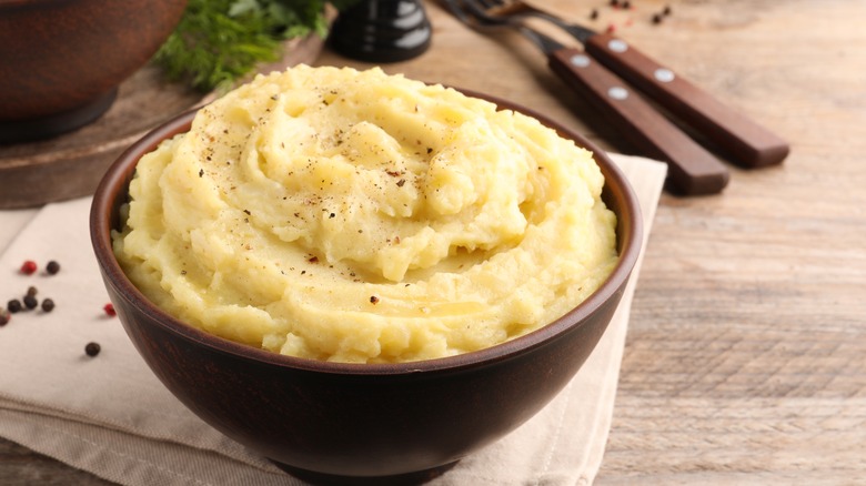 Mashed potatoes with black pepper
