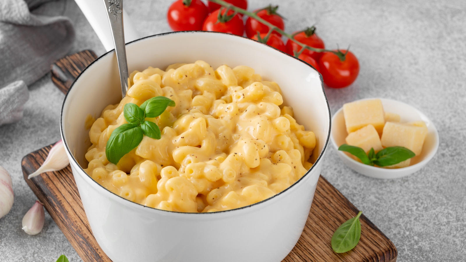 A Tillamook Chef Says These Cheeses Aren't The Best Choice When Making Mac And Cheese - Tasting Table