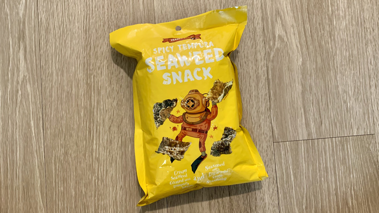 Spicy tempura seaweed snack