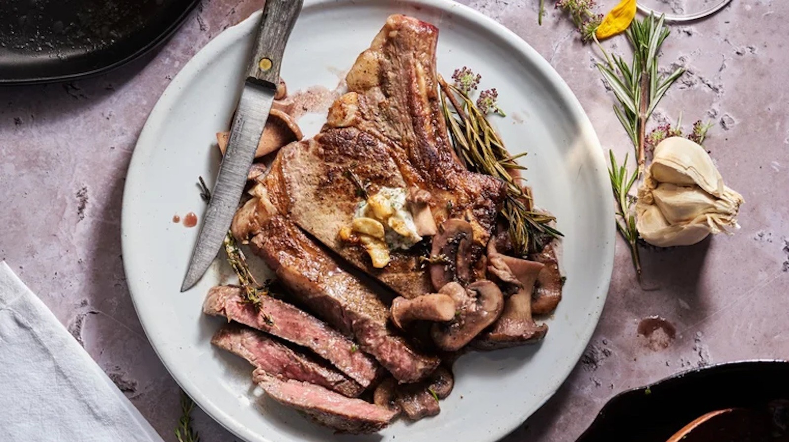 Add Savory Richness To Your Next Steak With Red Wine Mushrooms